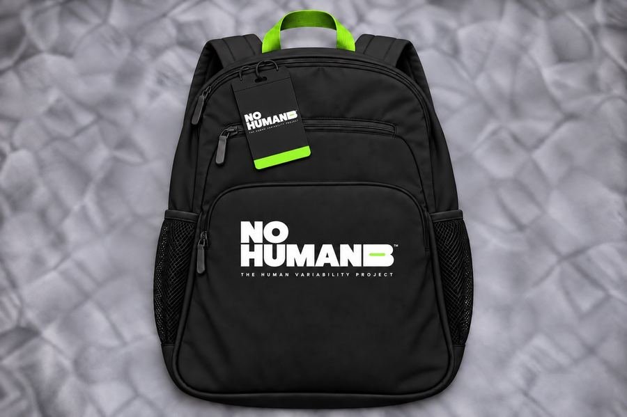 Schwarzer NURA-Rucksack mit NO HUMAN B-Logo und limettengrünem Griff.